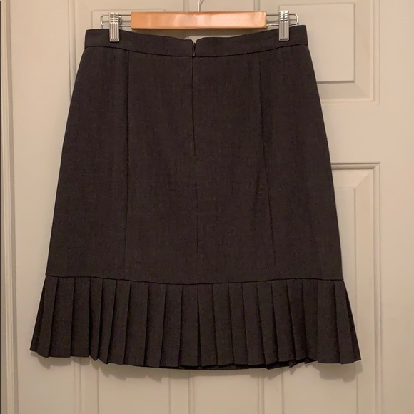 💚💚💚 Flirty Charcoal Grey Skirt - Picture 2 of 3